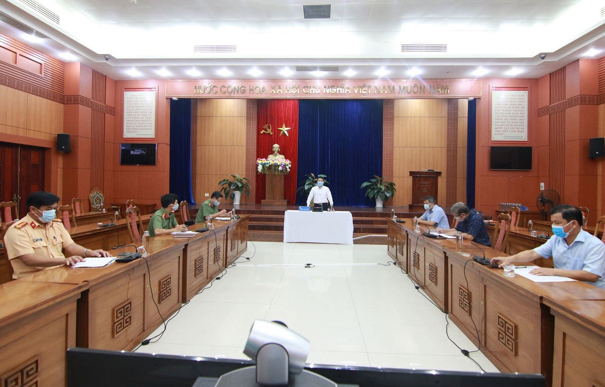 PHÓ CHỦ TỊCH UBND TỈNH TRẦN VĂN TÂN TẠI BUỔI HỌP VỚI CÔNG AN TỈNH